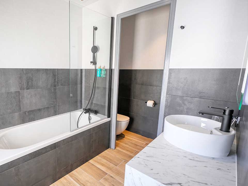 Hôtel Le Champlain - La Rochelle Centre ville | Standard Room, Bathroom