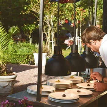 Bar événement extérieur Hôtel Champlain La Rochelle service traiteur jardin desserts cocktail réception professionnelle